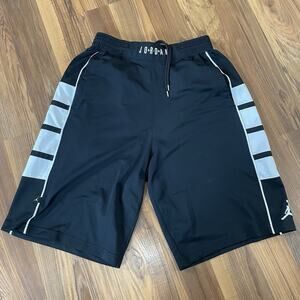 Air Jordan Jumpman Basketball Men’s Medium Shorts - Black / White